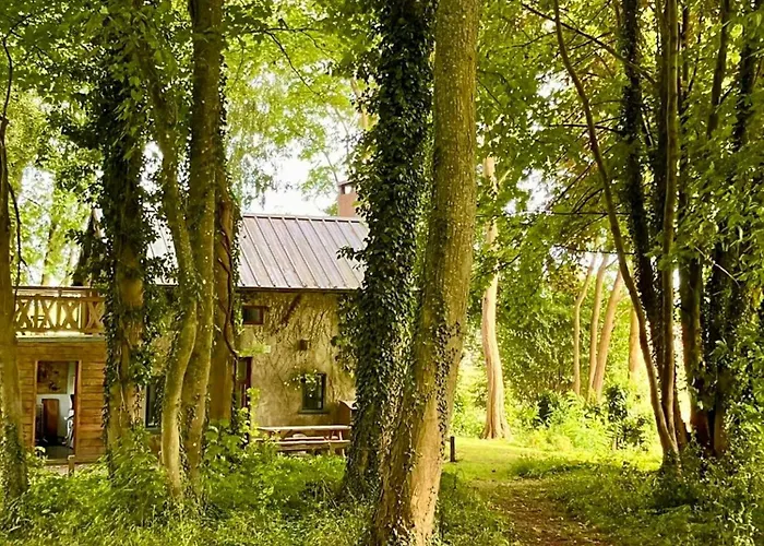 Holiday home In Chateau Grounds Near Rouen Limesy